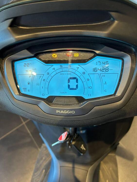 Piaggio Beverly 400 ABS-ASR (2021 - 24) (2)