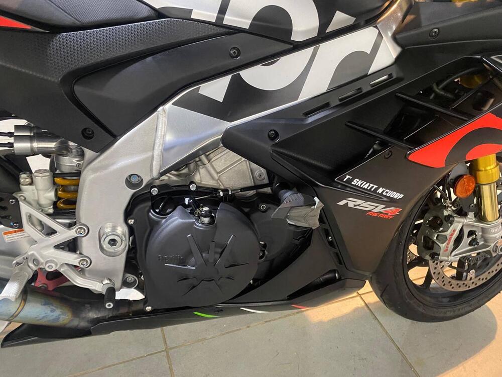 Aprilia RSV4 1100 Factory (2021 - 24) (5)
