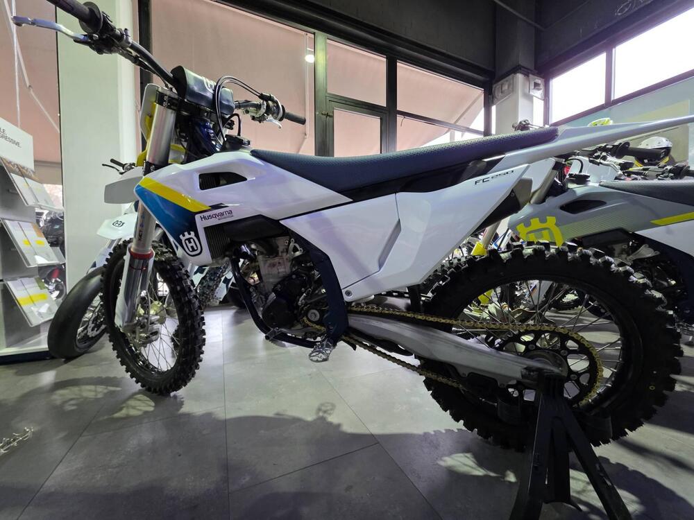 Husqvarna FC 250 (2025) (3)