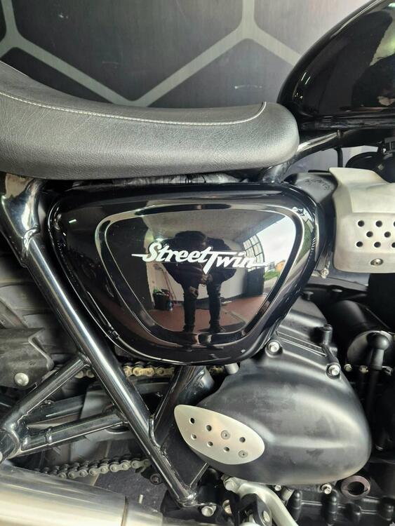 Triumph Street Twin 900 (2017 - 18) (5)