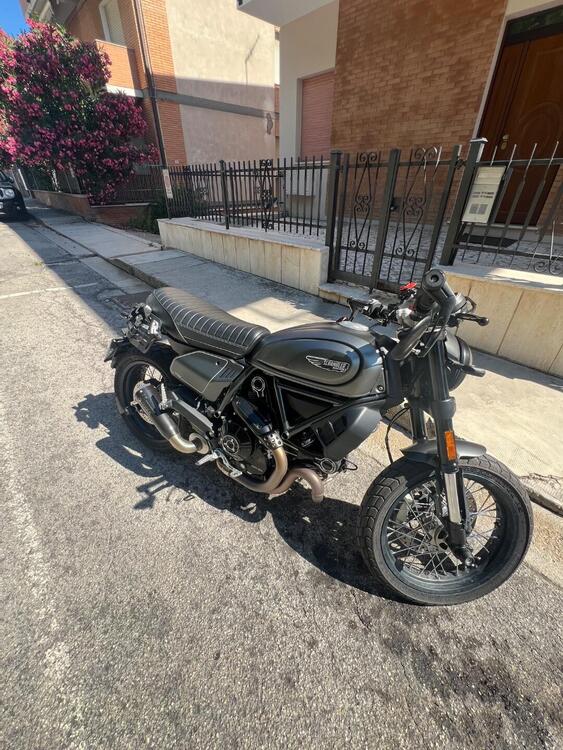 Ducati Scrambler 800 Night Shift (2021 - 22)