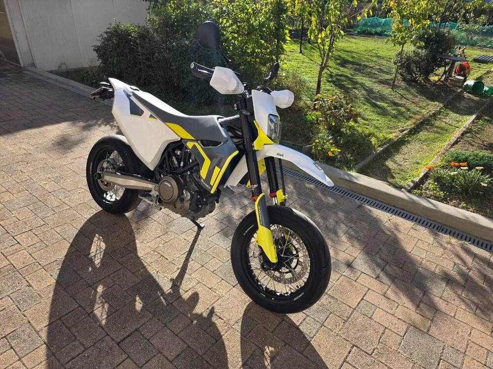 Husqvarna 701 Supermoto (2022)