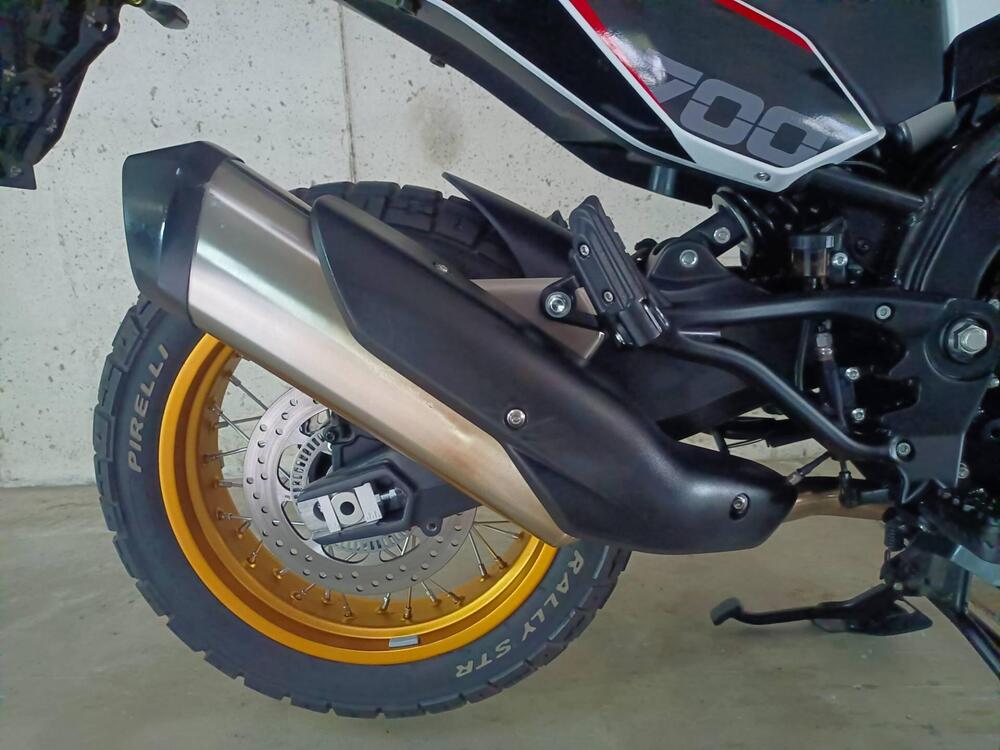 Moto Morini X-Cape 700 Gold Edition (2025) (4)