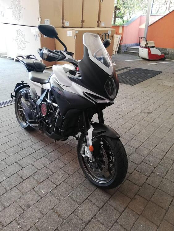 MV Agusta Turismo Veloce 800 Lusso SCS (2021 - 25) (2)