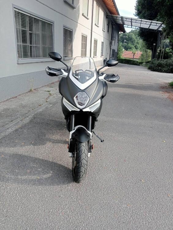 MV Agusta Turismo Veloce 800 Lusso SCS (2021 - 25) (4)