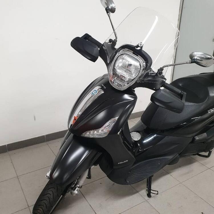 Piaggio Beverly 300 i.e. Police ABS-ASR (2017 - 20) (2)