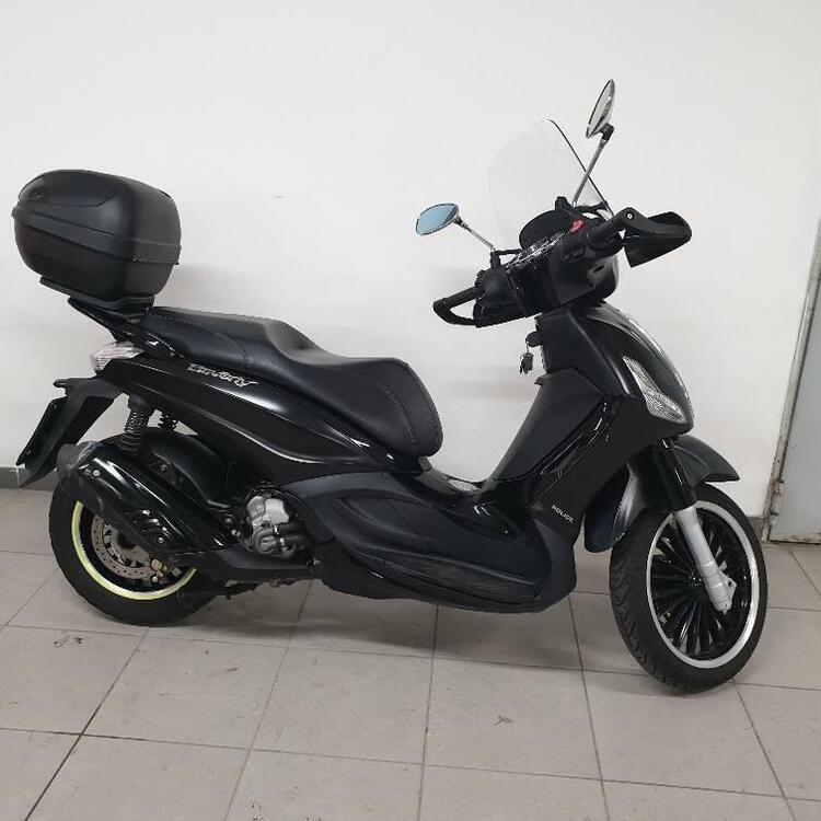 Piaggio Beverly 300 i.e. Police ABS-ASR (2017 - 20) (4)