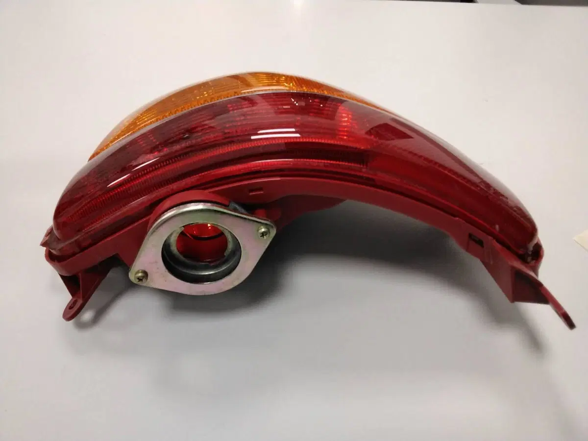 Fanale posteriore destro Suzuki Burgman 650 (3)