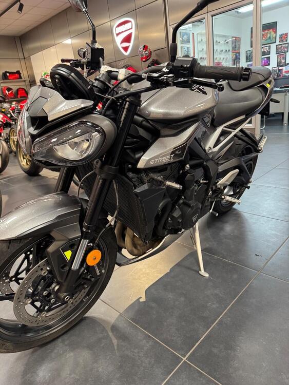 Triumph Street Triple 765 R (2023 - 25) (2)