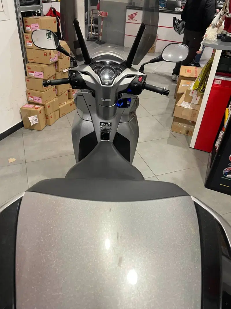 Honda SH 300 i ABS (2016 - 20) (8)