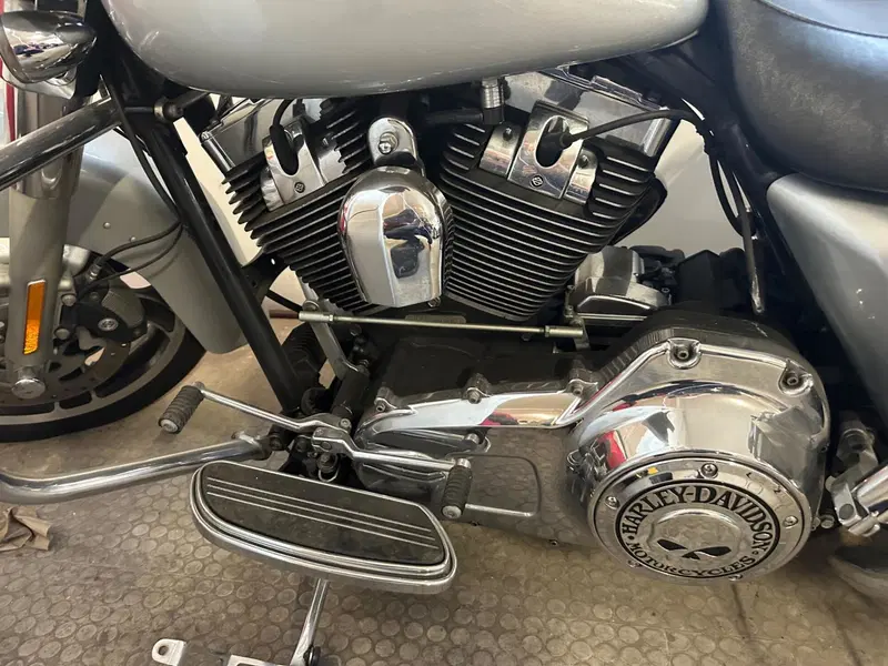Harley-Davidson 1690 Street Glide (2011 - 13) - FLHX (8)
