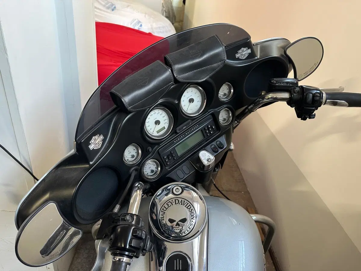 Harley-Davidson 1690 Street Glide (2011 - 13) - FLHX (9)