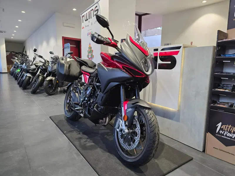 MV Agusta Turismo Veloce 800 Lusso SCS (2021 - 26) (2)