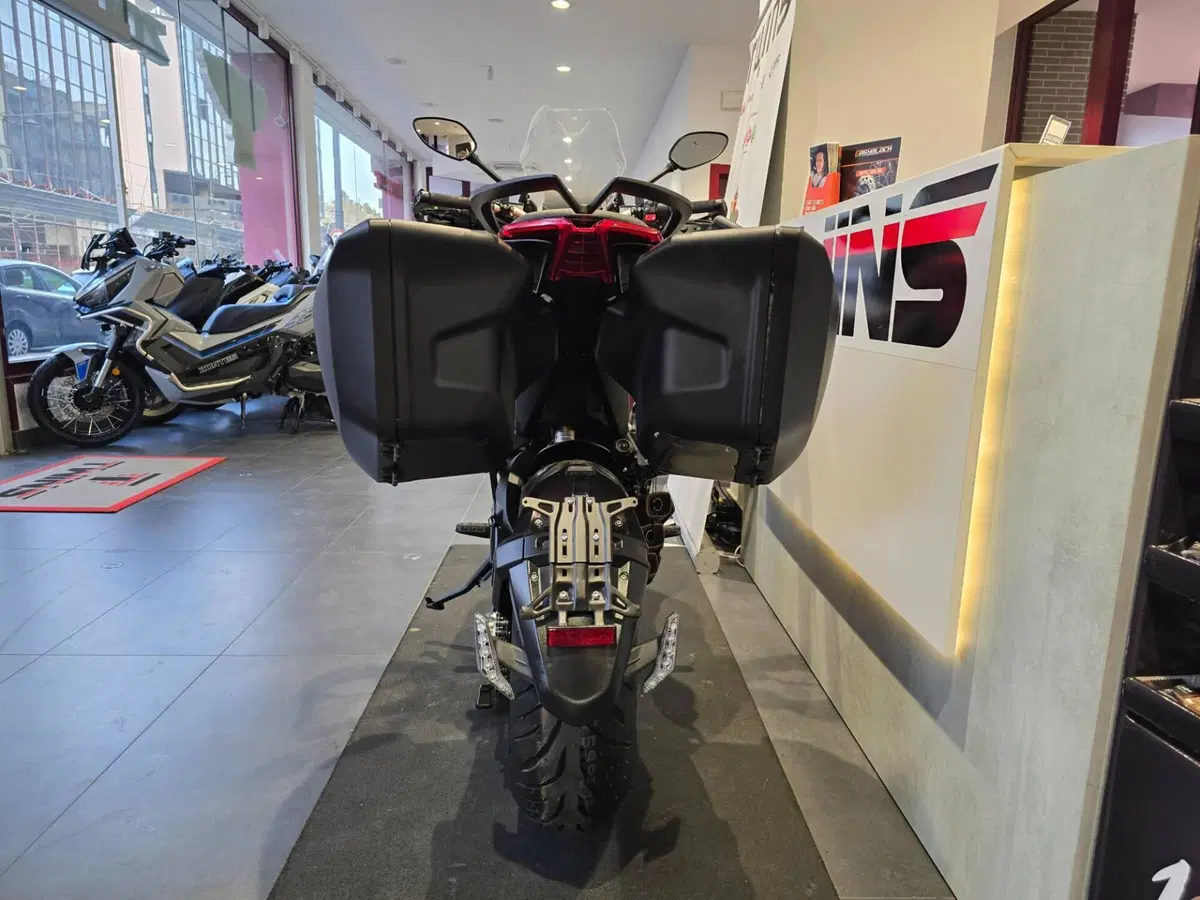 MV Agusta Turismo Veloce 800 Lusso SCS (2021 - 26) (7)