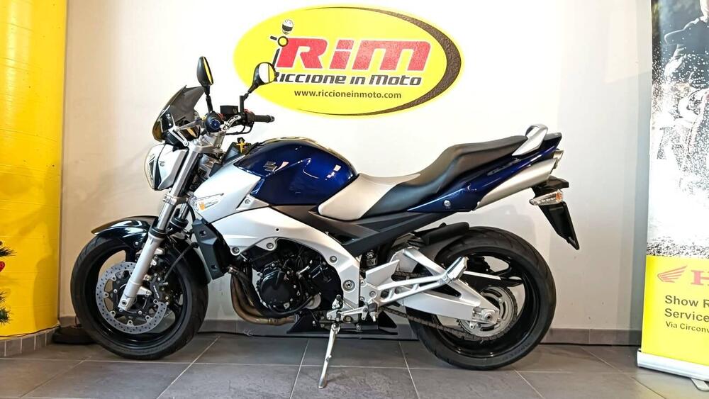 Suzuki GSR 600 (2006 - 11) (4)