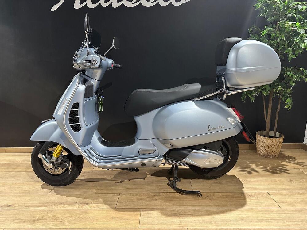 Vespa GTS 300 Supertech hpe 75th (2021) (3)