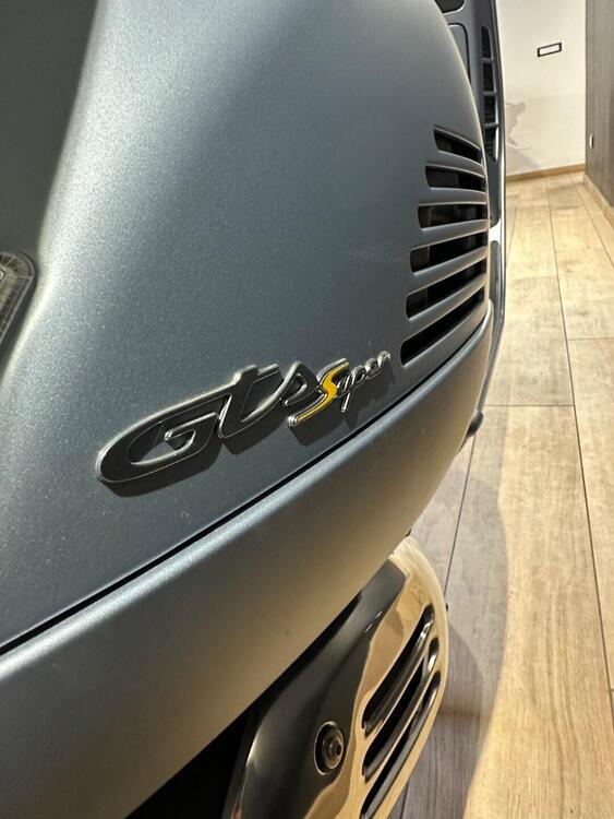 Vespa GTS 300 Supertech hpe 75th (2021) (5)