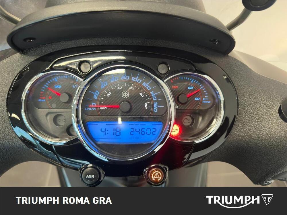 Piaggio Beverly 300 i.e. Police ABS-ASR (2017 - 20) (4)