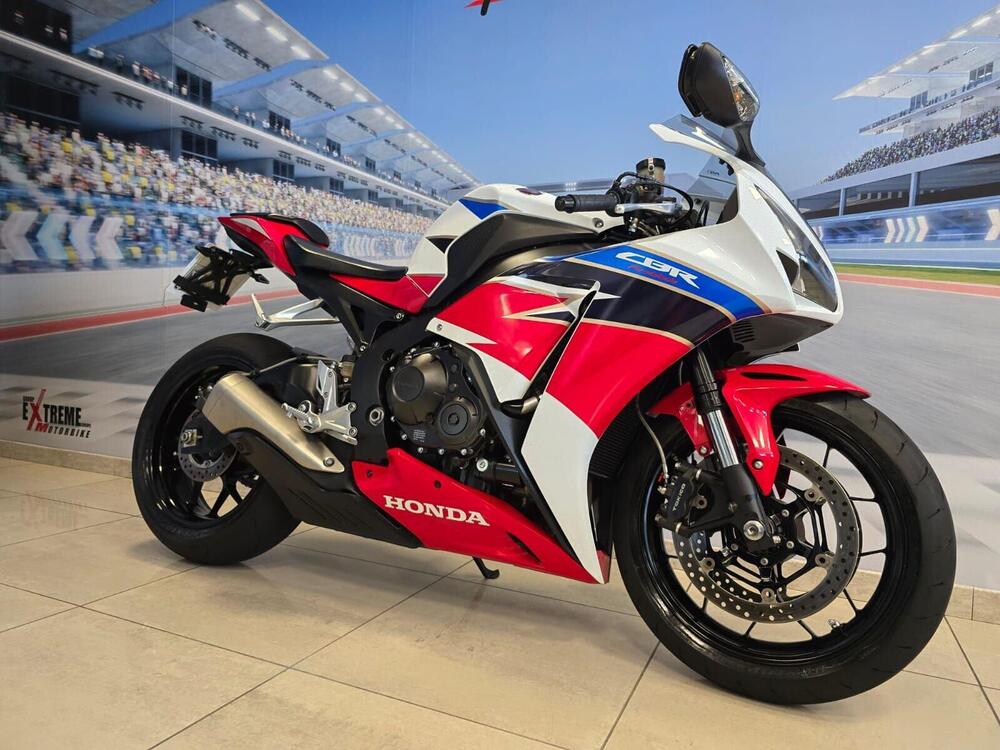 Honda CBR 1000 RR Fireblade (2012 - 16) (3)