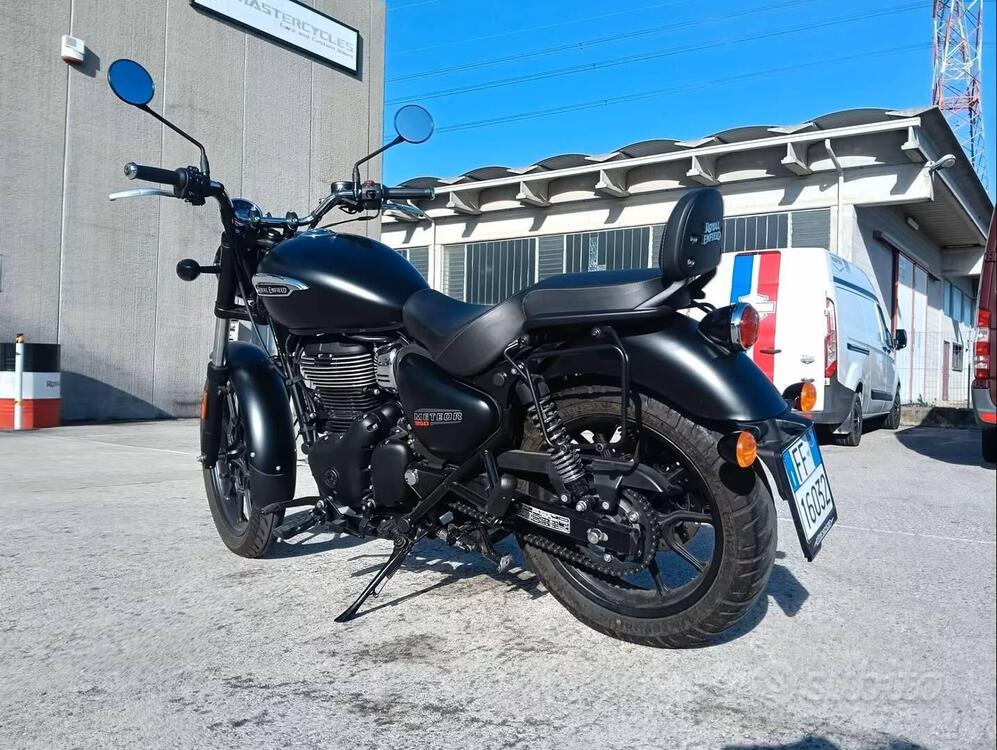 Royal Enfield Meteor 350 Stellar (2021 - 25) (4)