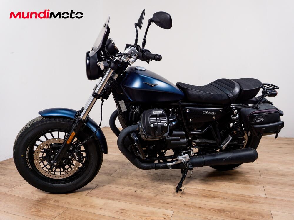 Moto Guzzi V9 Bobber (2021 - 25) (4)