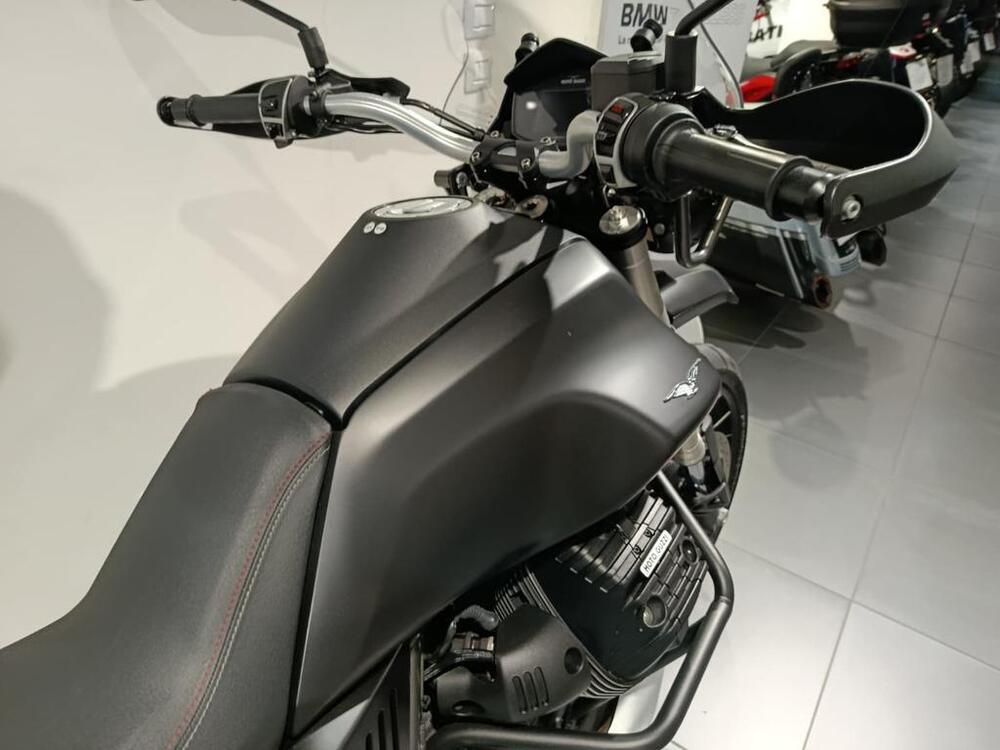 Moto Guzzi V85 TT (2021 - 23) (4)