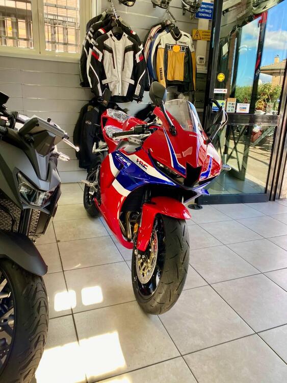 Honda CBR 600 RR (2024 - 25) (4)