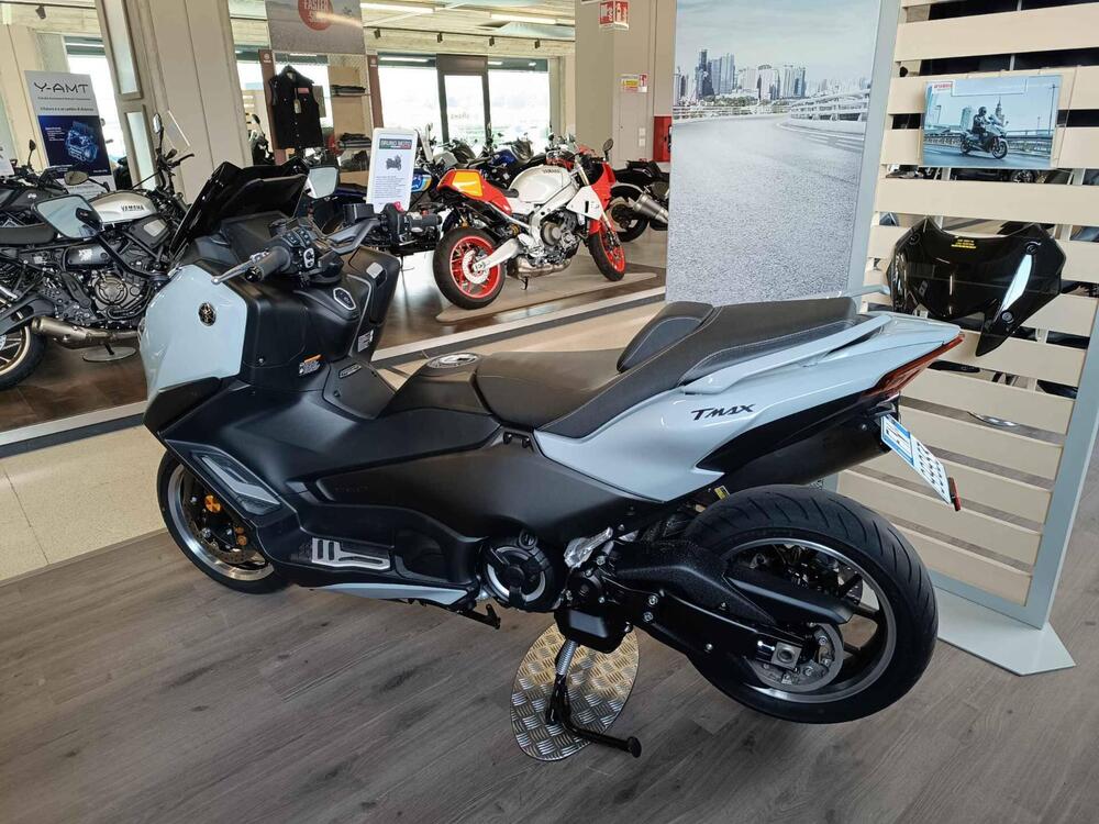 Yamaha T-Max 560 Tech Max (2025) (3)