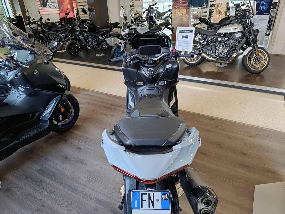 Yamaha T-Max 560 Tech Max (2025) (4)