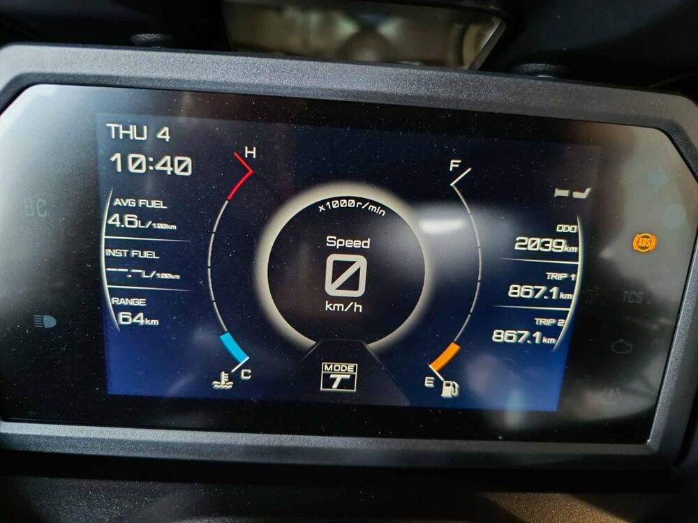 Yamaha T-Max 560 Tech Max (2025) (5)