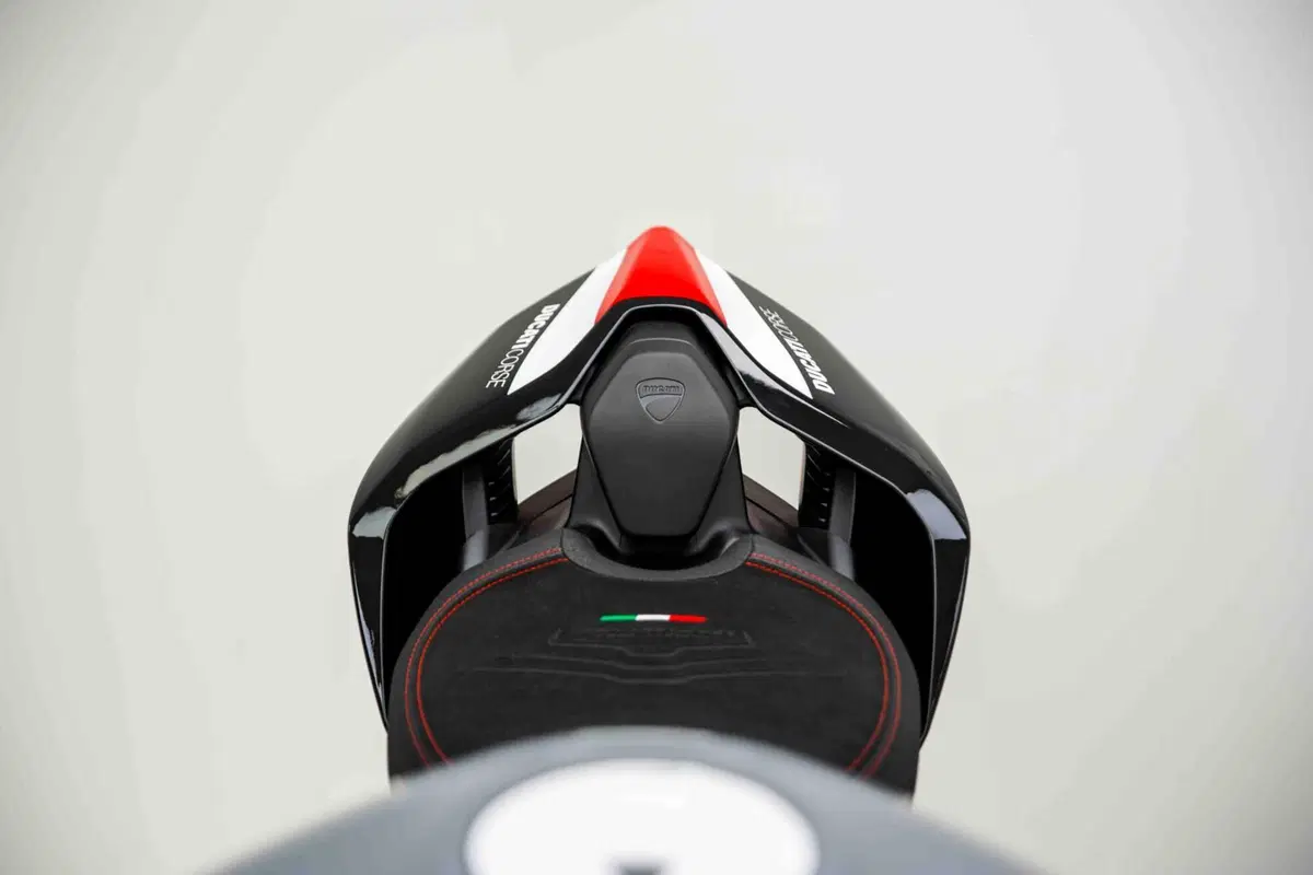 Ducati Panigale V2 Superquadro Final Edition (2024) (11)