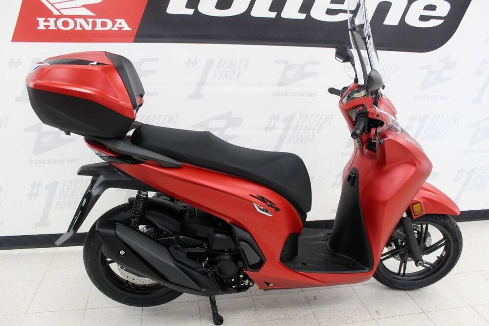 Honda SH 350i GT (2025) (2)