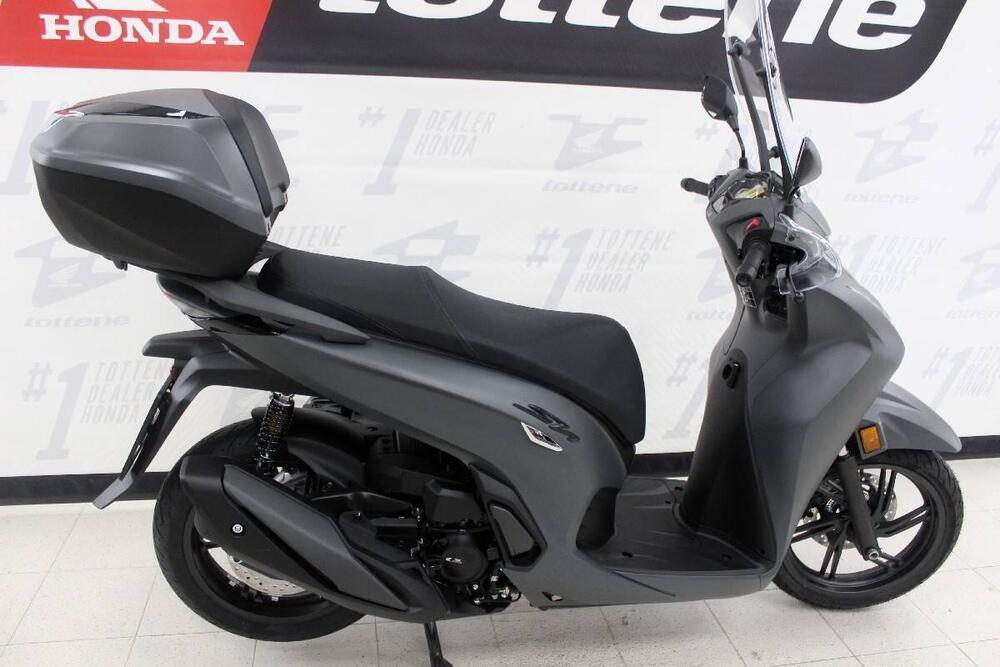 Honda SH 350i GT (2025) (2)