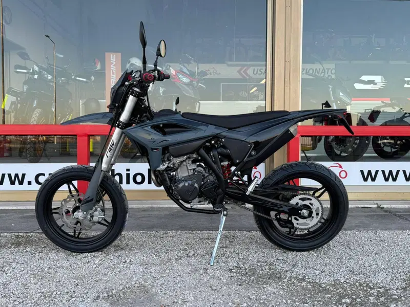 Betamotor RR 125 4T Motard T (2025 - 26) (3)