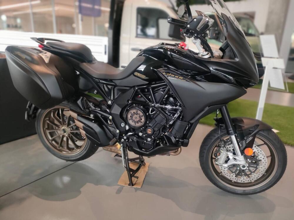 MV Agusta Turismo Veloce 800 Lusso SCS (2021 - 25) (2)