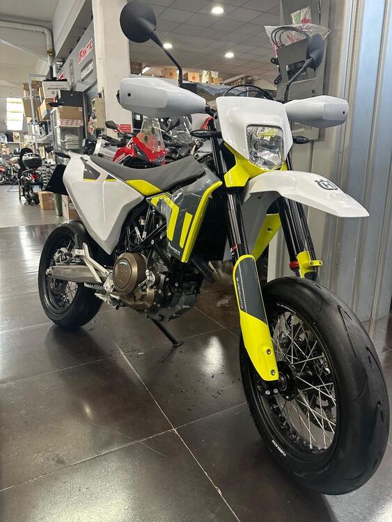Husqvarna 701 Supermoto (2022)