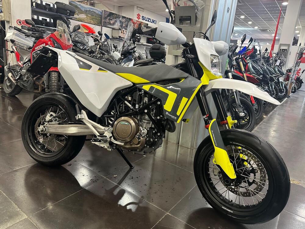 Husqvarna 701 Supermoto (2022) (5)