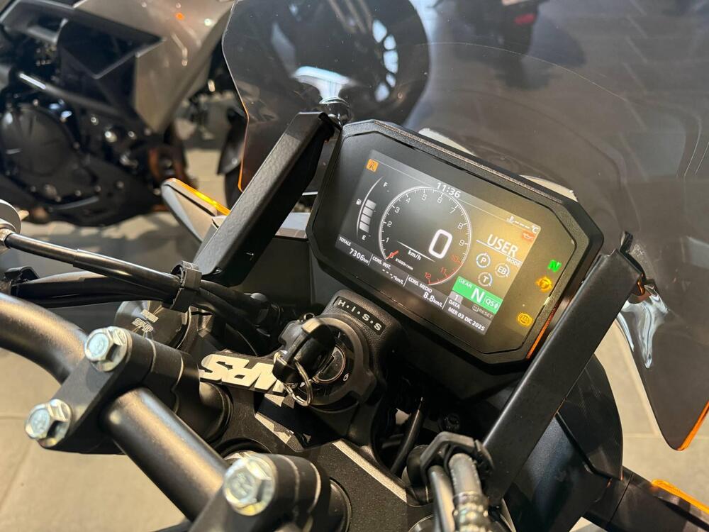 Honda CB 750 Hornet (2023 - 24) (4)