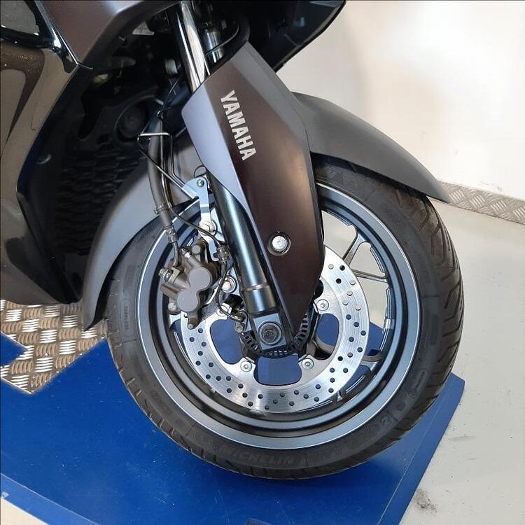 Yamaha X-Max 300 Tech Max (2025) (3)