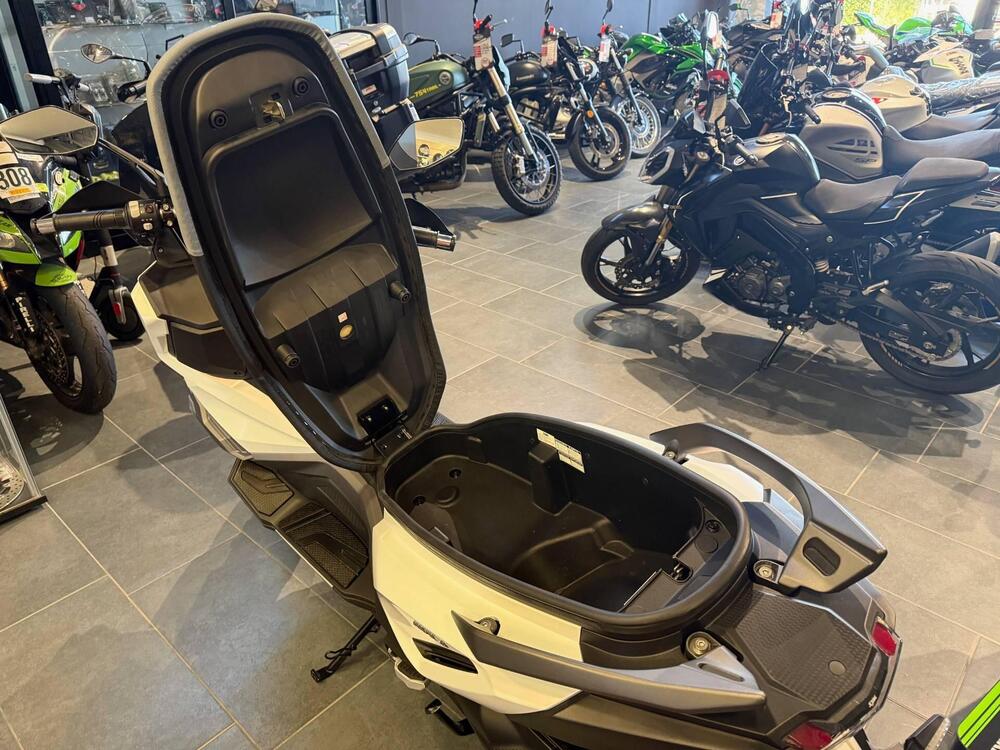 Sym ADX 300 (2024 - 25) (4)