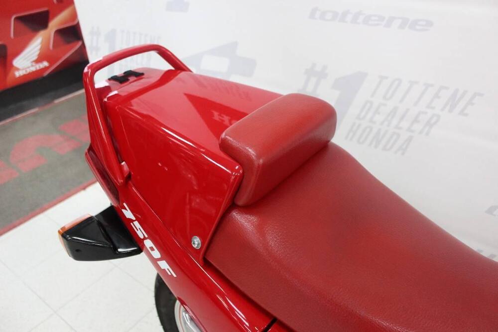 Honda VFR 750 F (1988 - 89) (5)