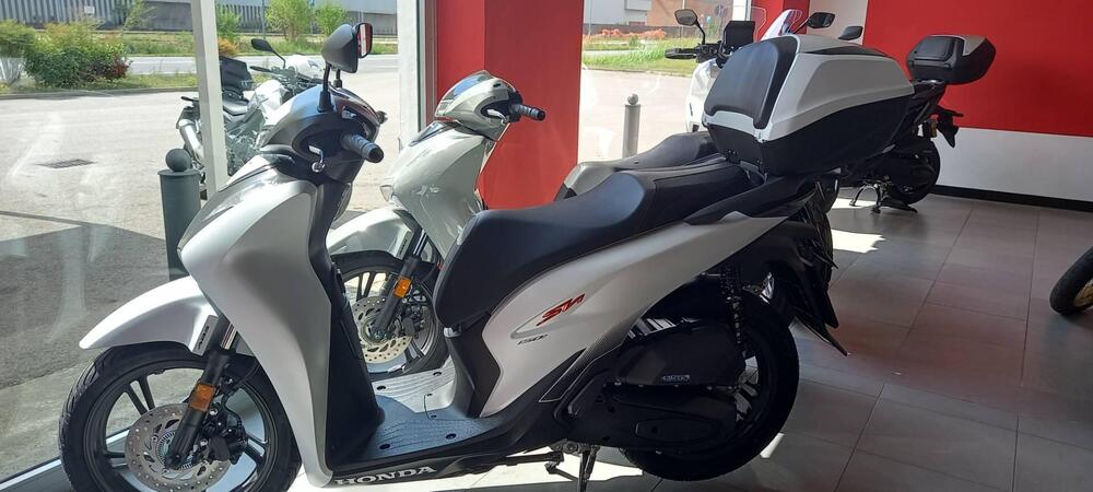 Honda SH 125i (2024 - 25) (2)