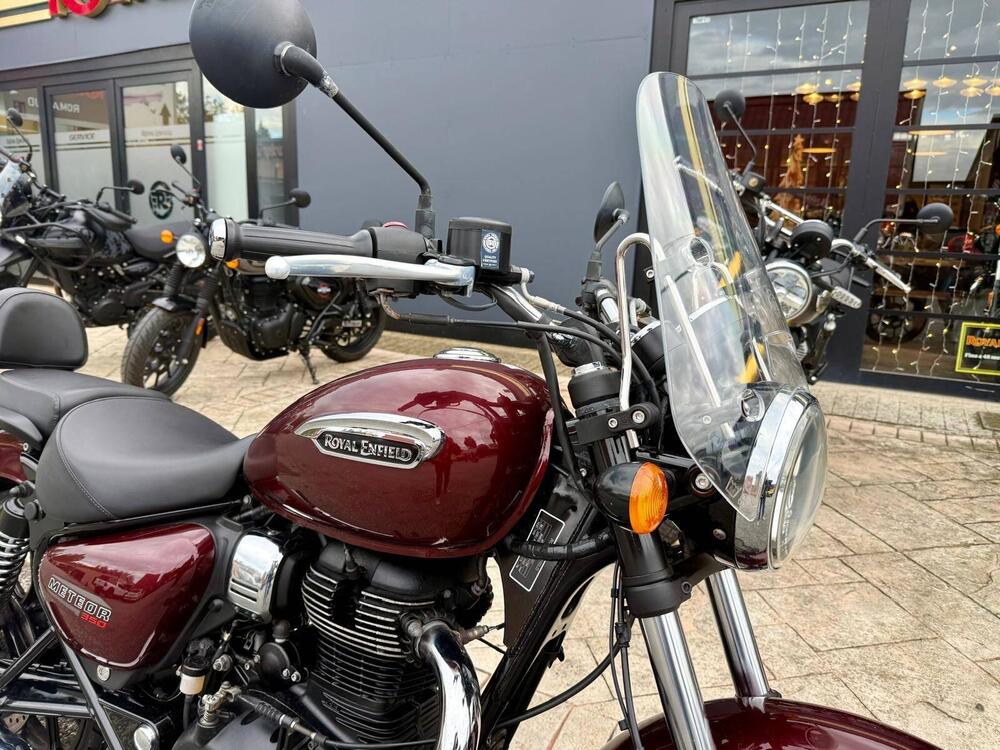 Royal Enfield Meteor 350 Stellar (2021 - 25) (5)