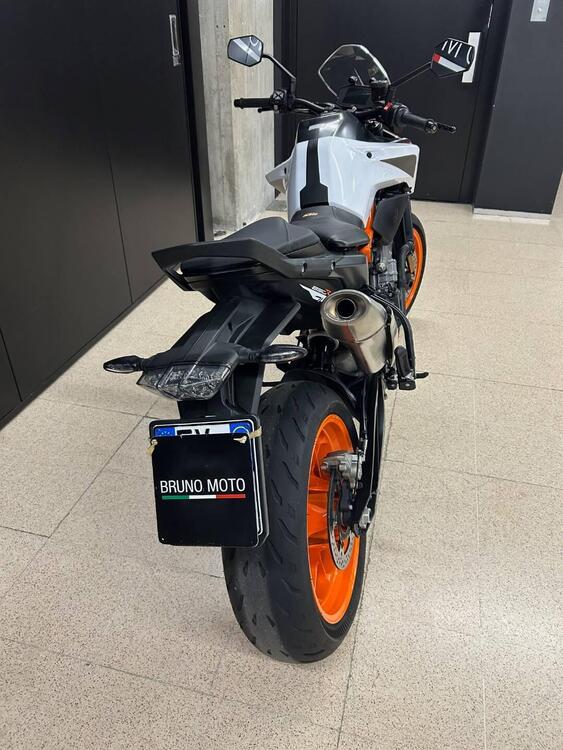 KTM 890 Duke R (2021) (4)