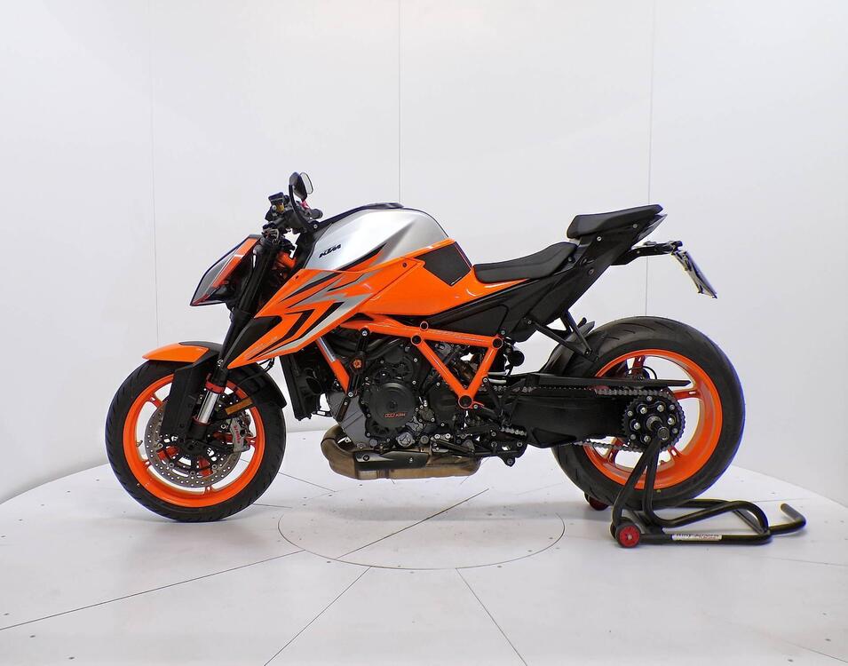 KTM 1290 Super Duke R (2022 - 23) (4)