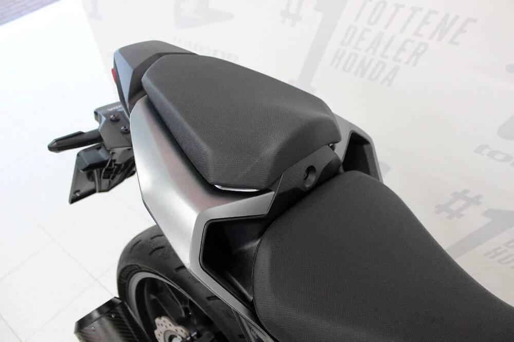 Honda CB 750 Hornet (2023 - 24) (5)