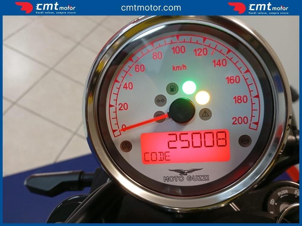 Moto Guzzi V9 Bobber (2016 - 18) (5)