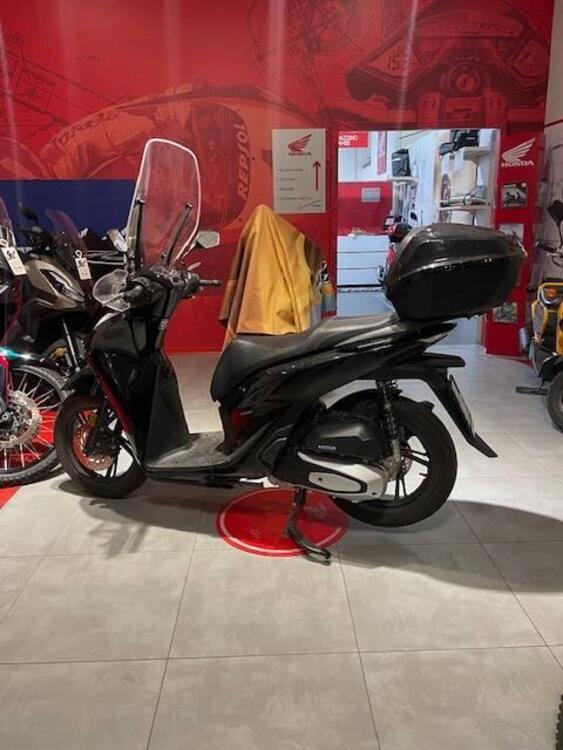 Honda SH 150i (2024 - 25) (2)