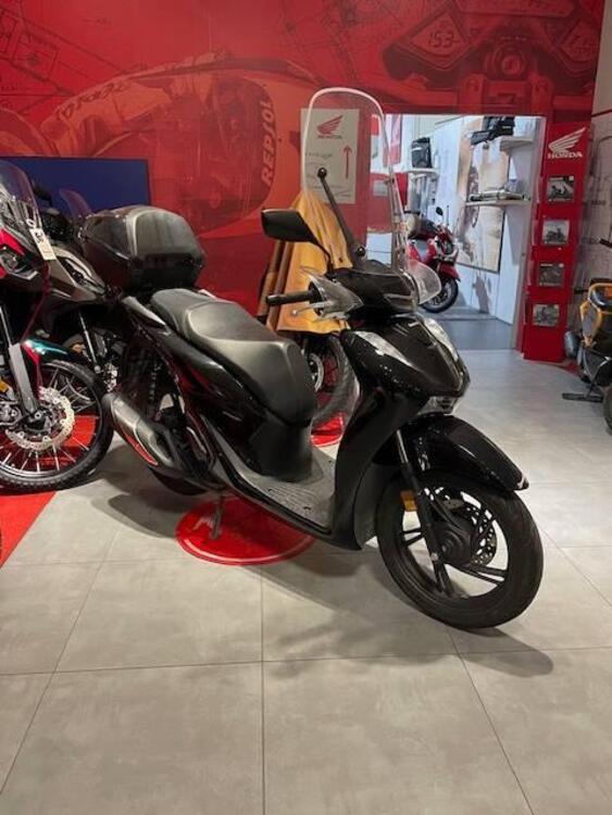 Honda SH 150i (2024 - 25) (4)