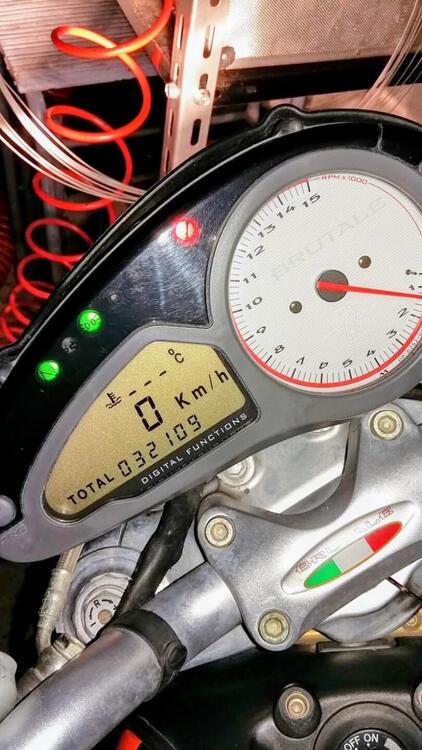 MV Agusta Brutale 910 R (2006 - 11) (2)